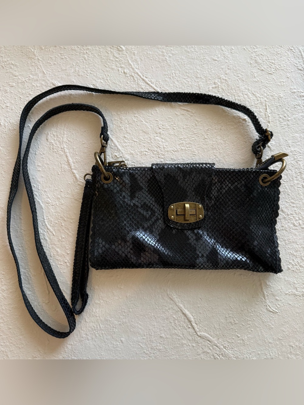 Bevini Modena Black Leather Snake Print Crossbody Wristlet Bag